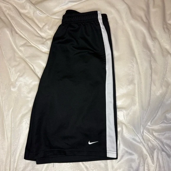 Nike Mens large Athletic Shorts Black with white accents no liner 10-1/2” inseam - Picture 7 of 9